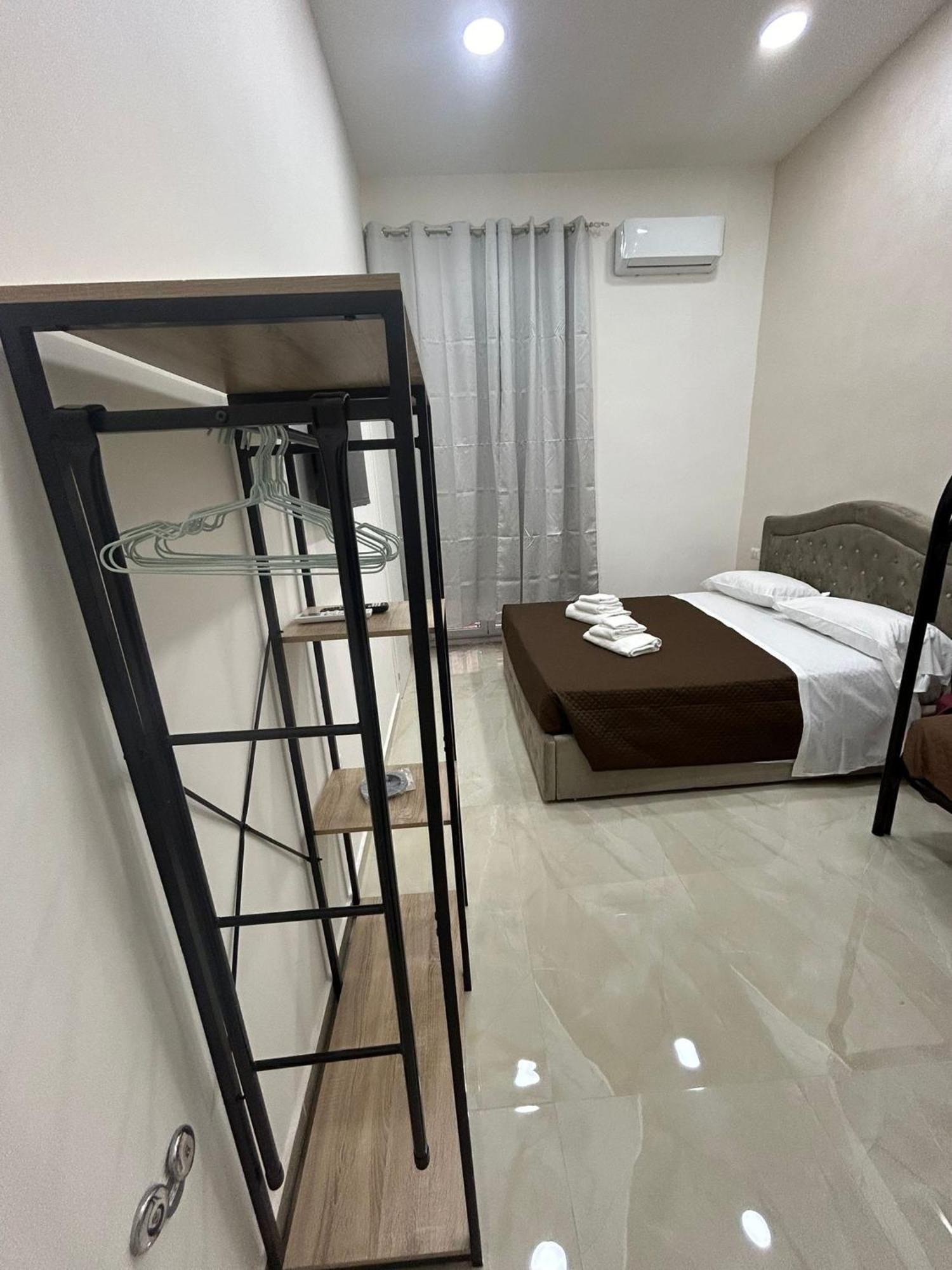 Luxury Rooms Carbonara 95 Naples Exterior photo