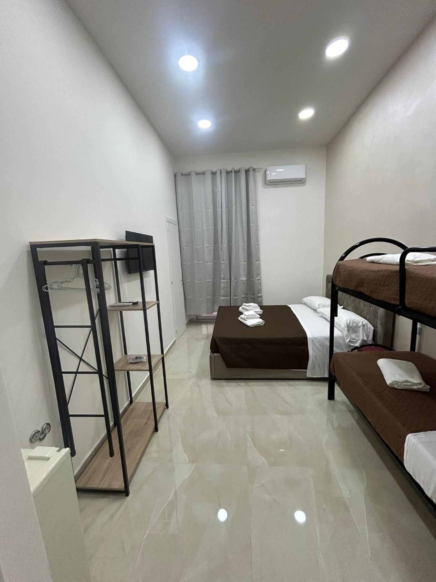 Luxury Rooms Carbonara 95 Naples Exterior photo