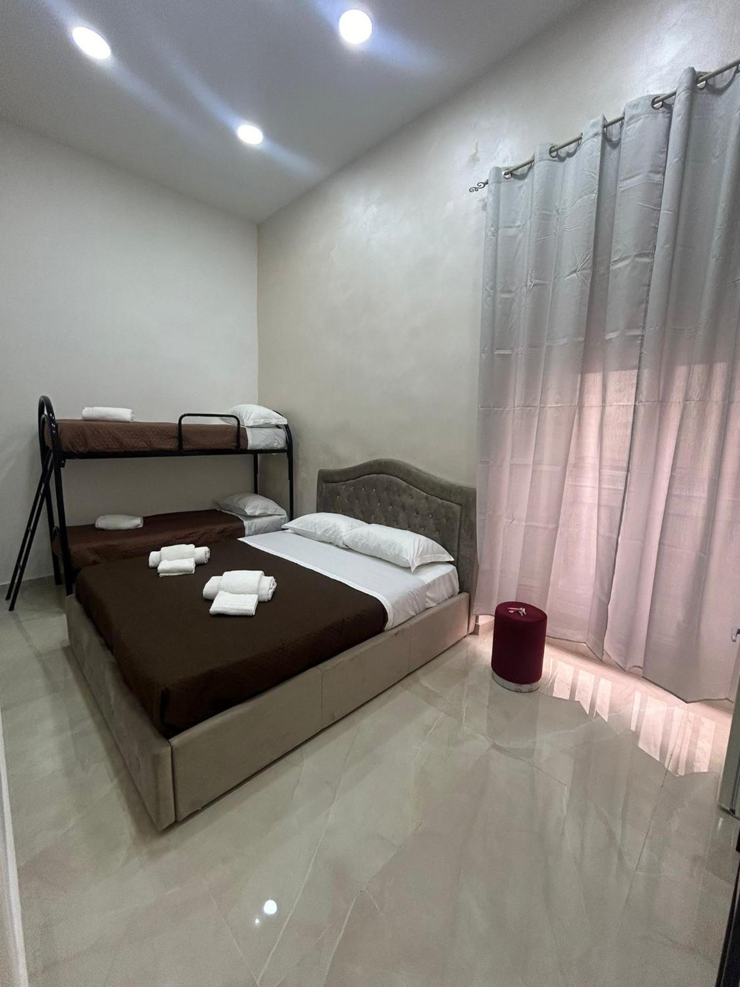Luxury Rooms Carbonara 95 Naples Exterior photo